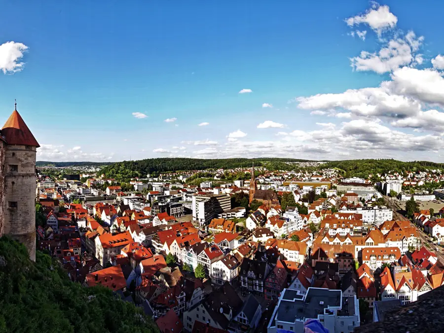Blick vom Schloss Hellenstein über die Dächer von Heidenheim
